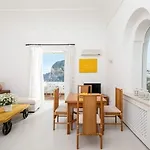 Mariuccia Daire Capri